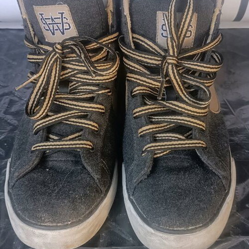 Original Nike and All Star boots like new, sizes 42 and 41