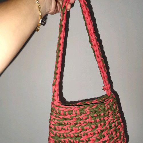 Crochet shoulder bag new made of mako yarn