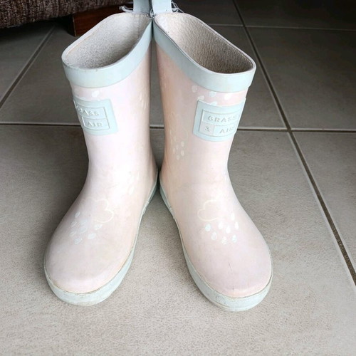 Monsoon rain boots used, pink, size 24, color changing