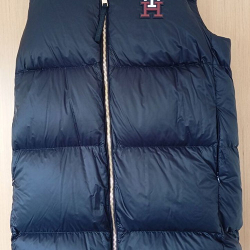 Tommy Hilfiger sleeveless down jacket like new, size L