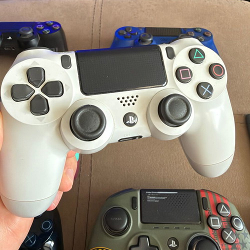 PlayStation 4 controller set used, 6 original controllers