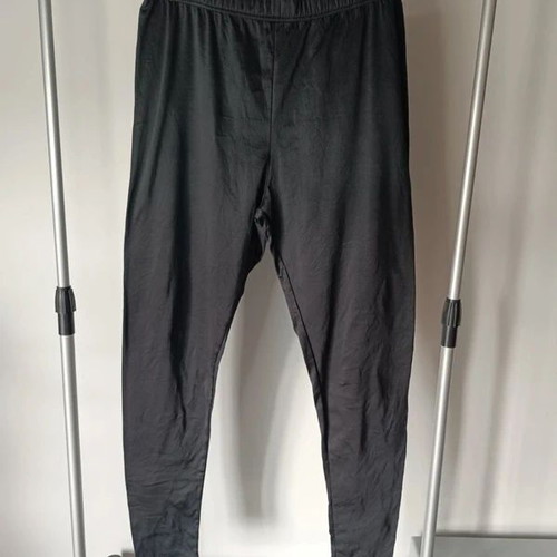 Classic black leggings like new, waist 40-50