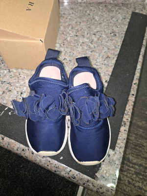 H&M athletic shoes used, size 25, blue