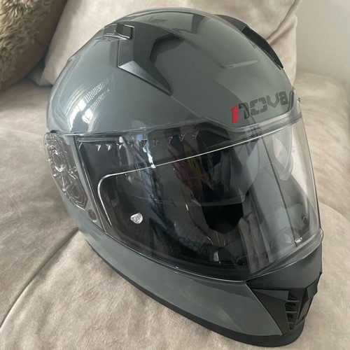 Motorcycle helmet nova like new, size M, with two visors and case