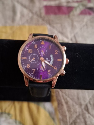 Wristwatch new with black leather strap and purple dial 40mm