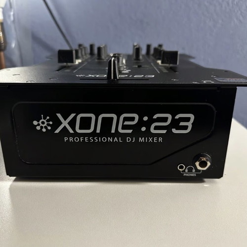 Allen&Heath Xone23 mixer like new with cables and charger