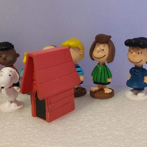 Peanuts Snoopy & Charlie Brown collectible figure set like new