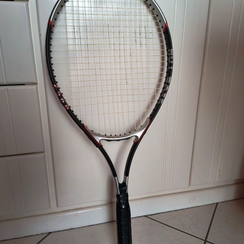 Wish Muscle Wave lightweight racket used for beginners