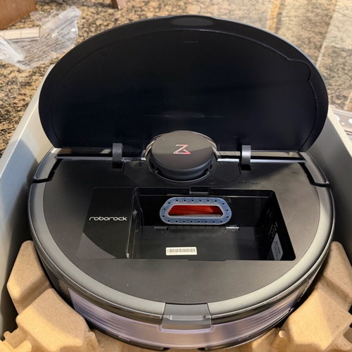 Roborock S7 with Auto Emptying Dock like new and extra consumables