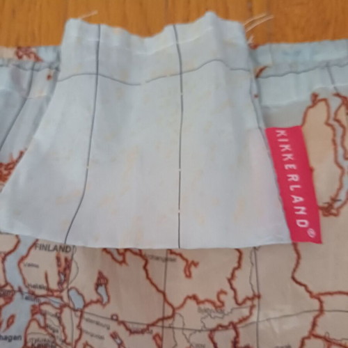 KIKKERLAND drawstring bag used with world map design