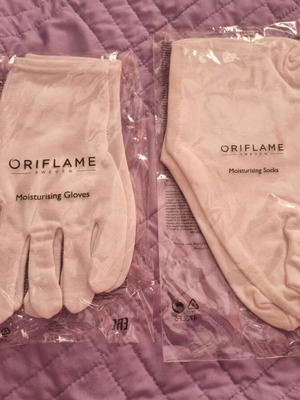 Oriflame Moisturising Gloves and Socks new, white