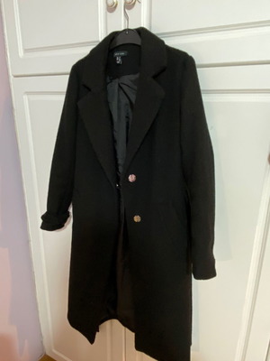 New Look coat used, size M, black with belt and buttons