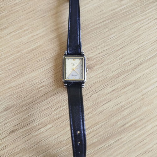 Vintage women's watch used, quartz mechanism, black and silver
