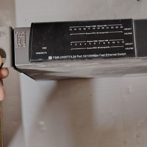 LevelOne Fast Ethernet Switch FSW-2409TFX like new