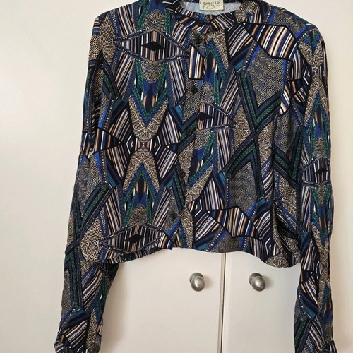 Namaste shirt thin cropped like new, one size multicolor