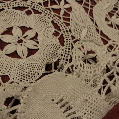 Vintage trousseau doilies like new, set of 8 with intricate work