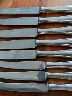 Set of 8 used Inoxydable Extra vintage dinner and dessert knives