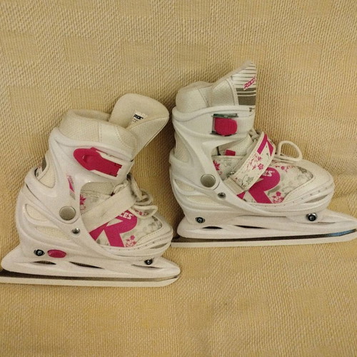 Ice skates kids adjustable size 30-33 like new
