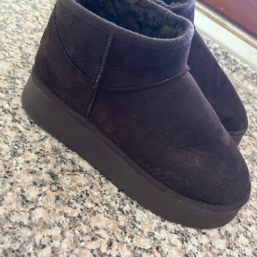 Dark brown ankle boots like new, size 40