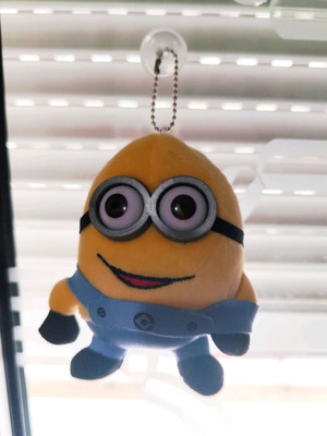 Minion plushie σαν καινούργιο, μικρό για διακόσμηση παραθύρων