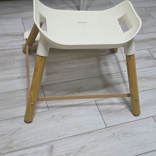 Kiddo highchair used with removable seat and washable cover