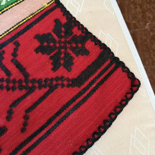 Handmade woven rug like new 1.75x2.55