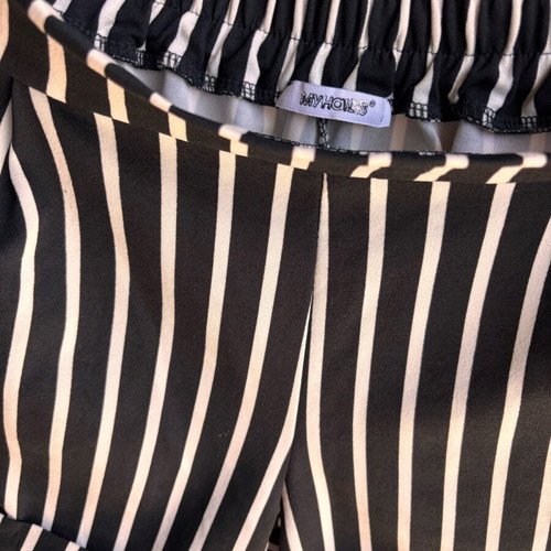Women's shorts like new, crepe fabric, black and white, size S/M