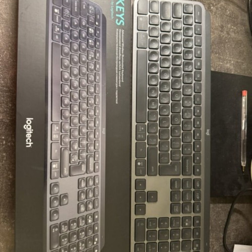 Logitech MX Keys keyboard like new with backlit and Bluetooth