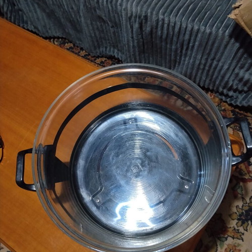 Pyrex with metal base used, diameter 33 cm, height 16.5 cm