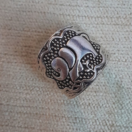 Elephant ring silver plated like new, size 55-56