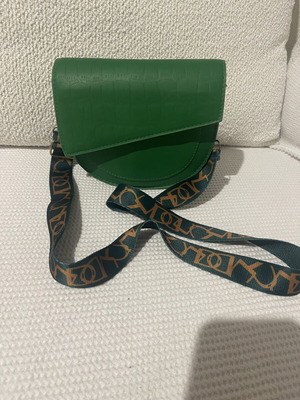 Green crossbody bag
