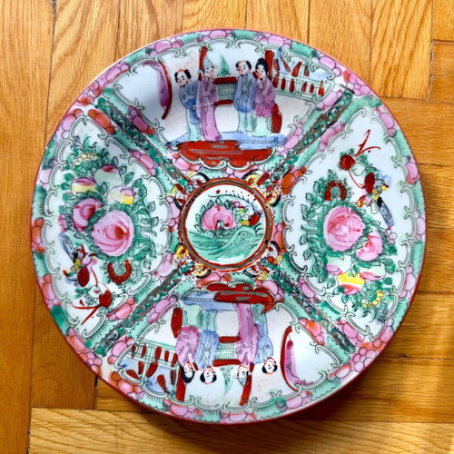 Vintage Chinese Rose Medallion Porcelain Plate 23 cm, like new