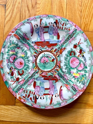 Vintage Chinese Rose Medallion Porcelain Plate 23 cm, like new