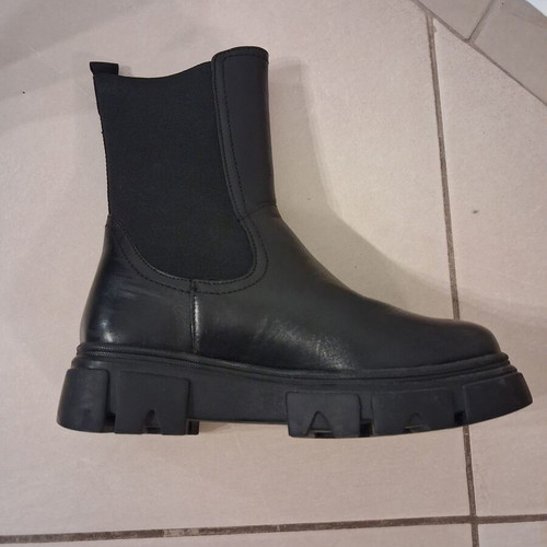 Lasocki boots size 37 like new, black leather