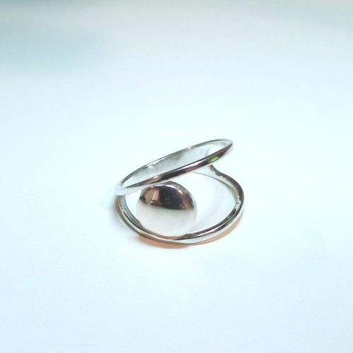 Silver ring 9.25 like new with unique design, size 58