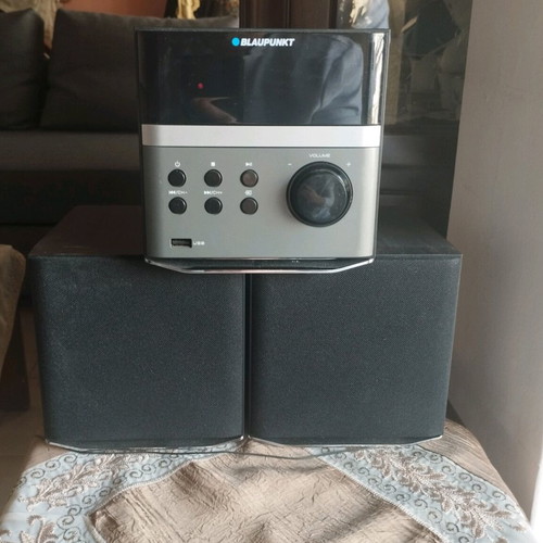Blaupunkt sound system like new with two speakers