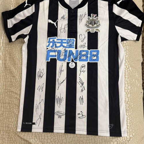Newcastle Official Shirt 2017/18 signed by the team