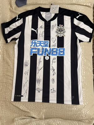 Επίσημη εμφάνιση Newcastle 2017/2018 υπογεγραμμένη από την ομάδα