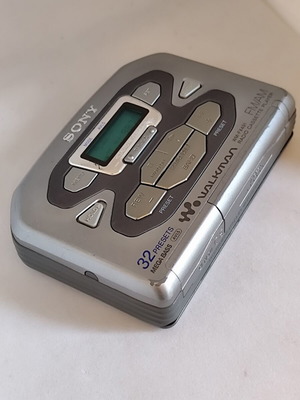 Sony Walkman WM-FX491 cassette player like new, vintage portable radio