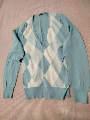 Thin Benetton women's sweater like new, white and turquoise