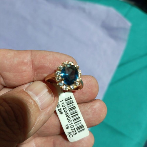 Ring new, gold color