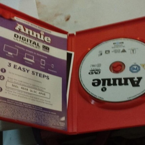 Annie DVD with English subtitles like new