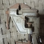 Bench vise