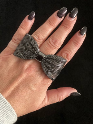 Bow ring like new, metal