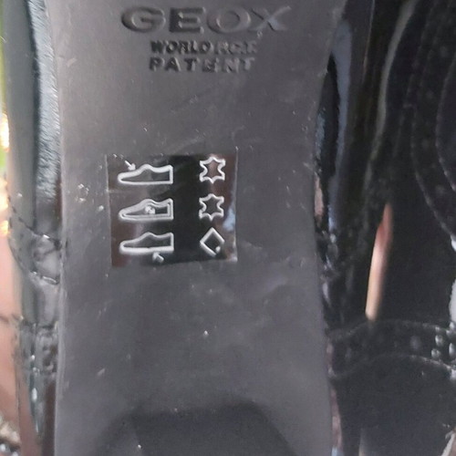 Geox patent leather Oxford shoes size 38 with 9cm heels like new