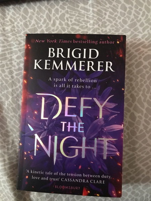 Book Defy the Night in English new
