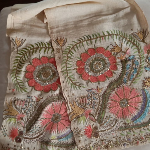 Tsevres embroidered with silver and gold thread, like new, 28x2.66