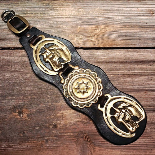 Συλλεκτικό βικτωριανό Horse Brasses σε δερμάτινο Martingale σαν καινούργιο