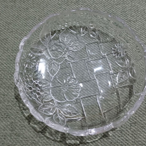 Glass fruit platter and shallow bowl