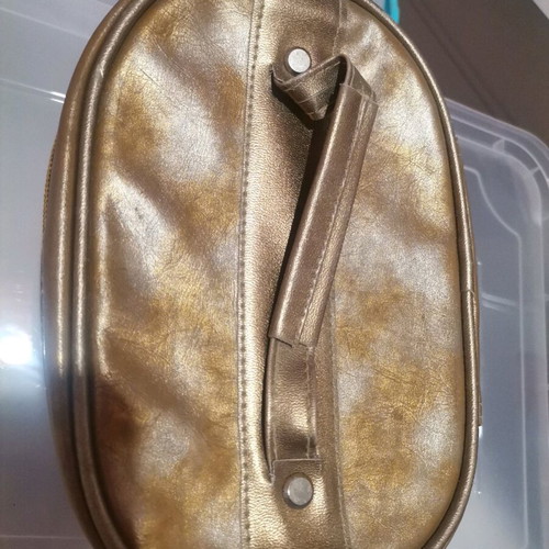 Women's toiletry bag used with mirror and zipper